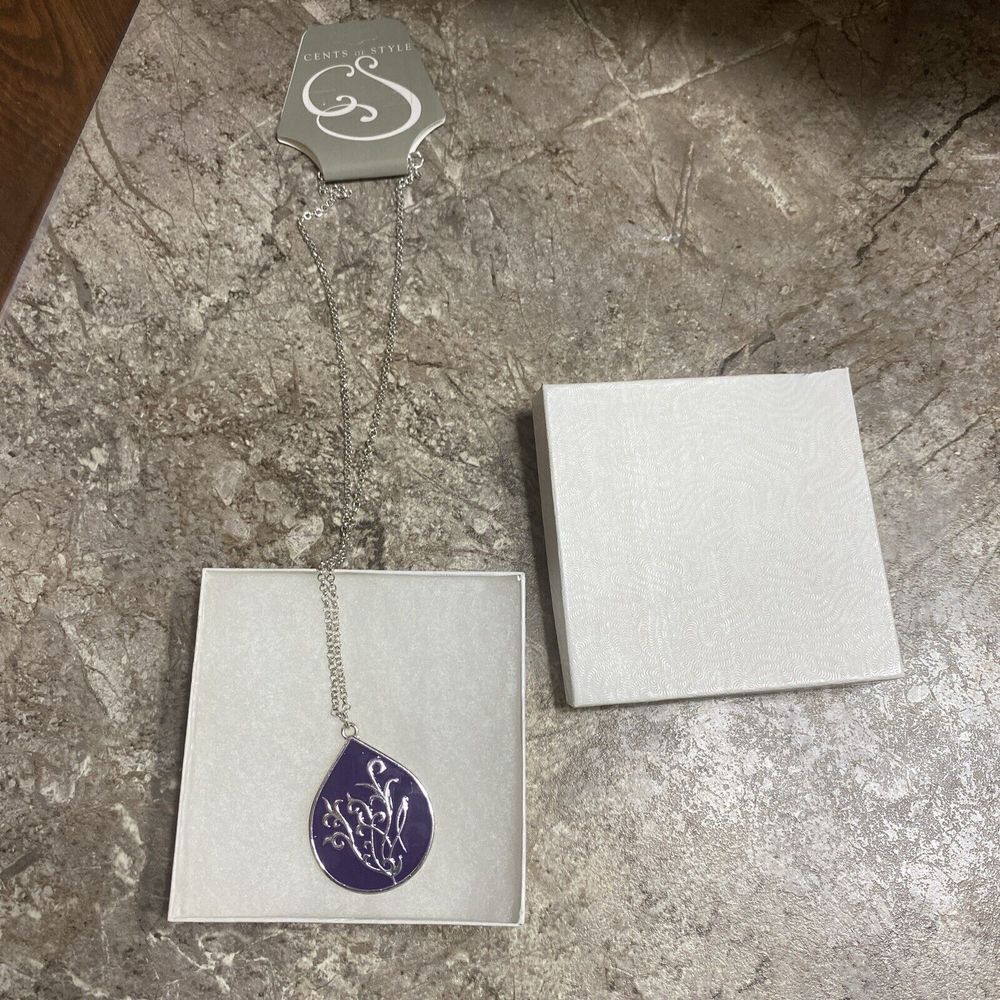 YOUNIQUE Makeup Cents Of Style Jewelry Necklace (15 dollar‎ sale!)